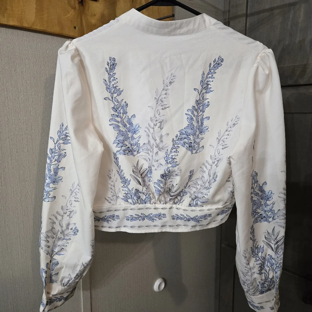 Beautiful Floral Country Blouse - Picture 3 of 5